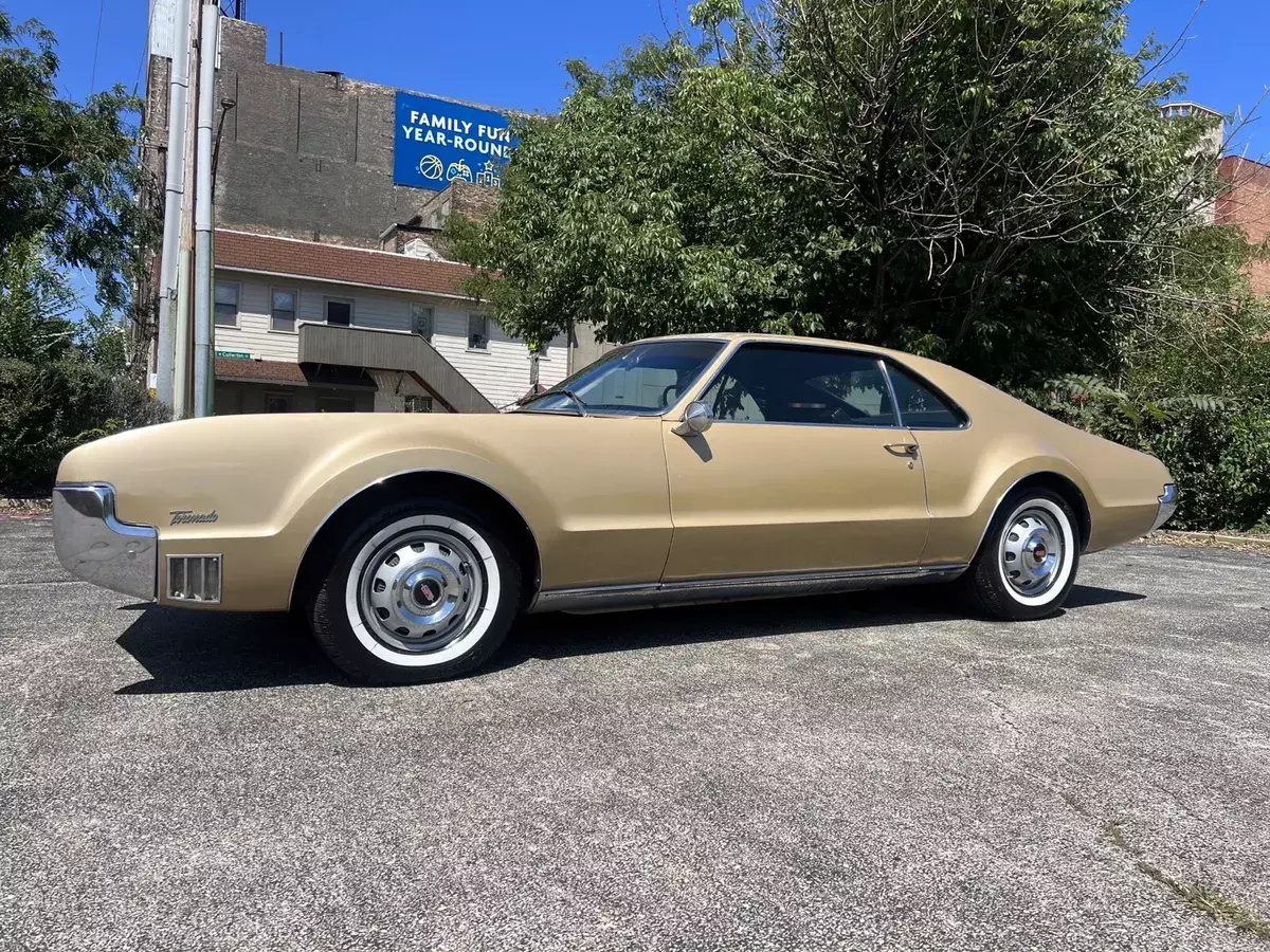 1967 Oldsmobile Toronado Deluxe