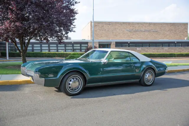 1967 Oldsmobile Toronado Deluxe