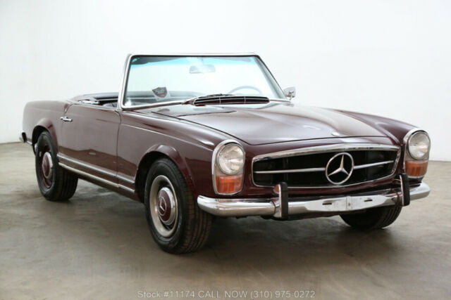 1967 Mercedes-Benz 230SL Pagoda with 2 Tops