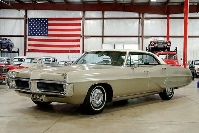 1967 Pontiac Bonneville --