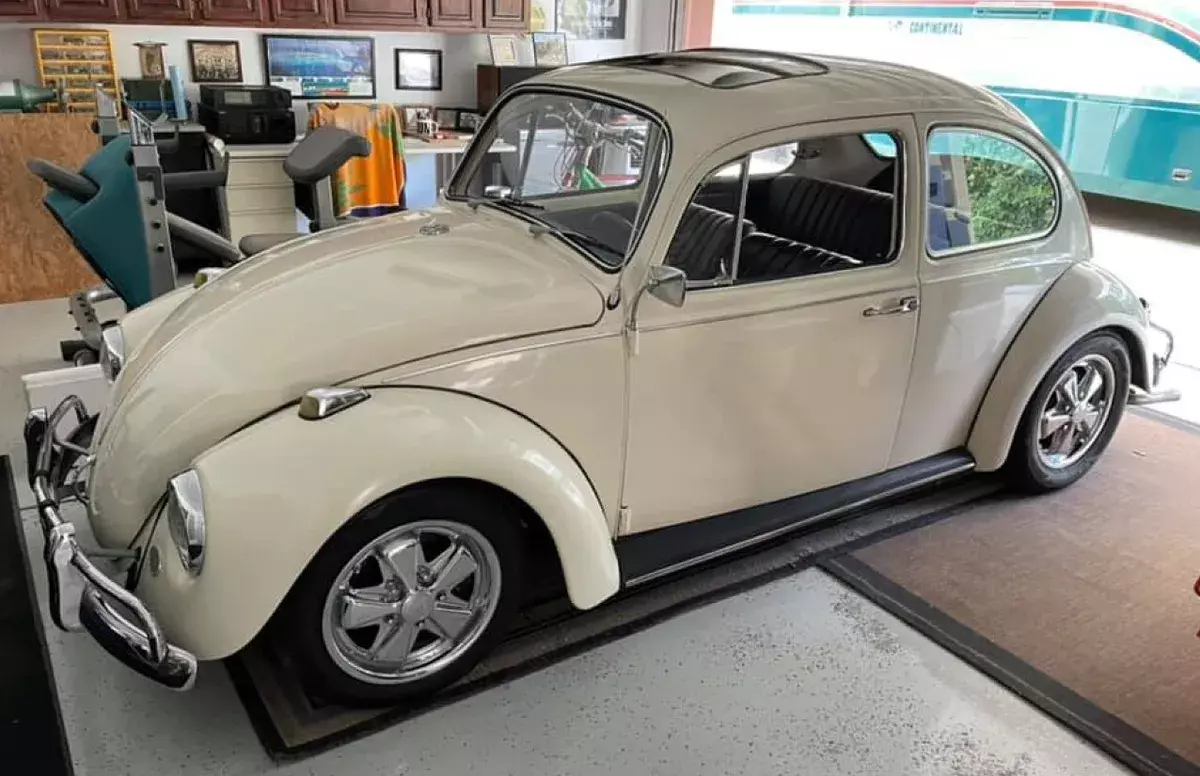 1967 Volkswagen Beetle - Classic Deluxe
