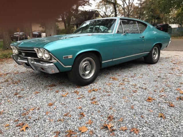 1968 Chevrolet Chevelle Malibu with SS emblems