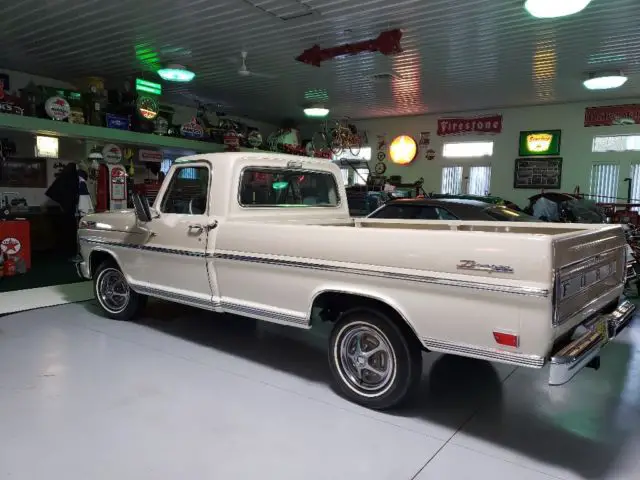 1968 Ford F-100 tan trim, perfect condition