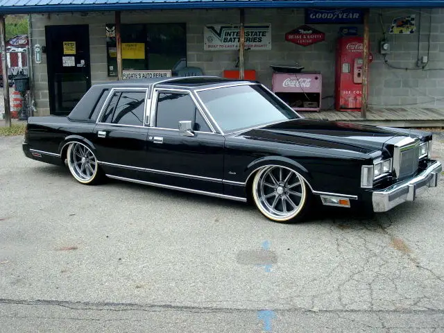 1968 Lincoln Continental Town Car 4D