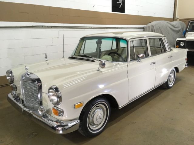 1968 Mercedes-Benz 200-Series sedan