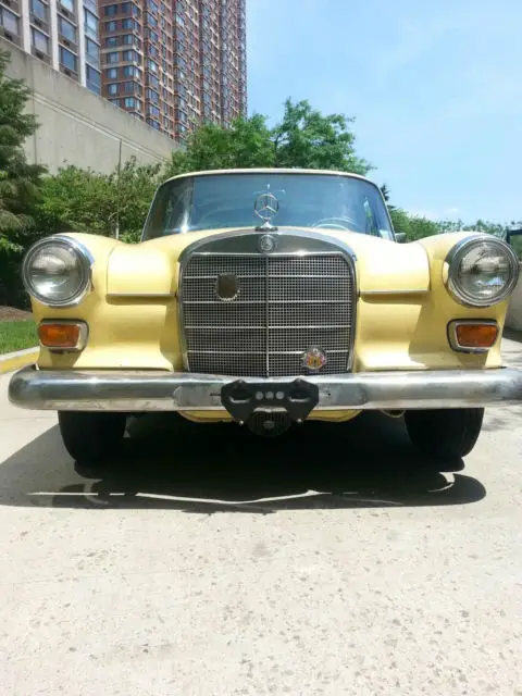 1968 Mercedes-Benz 200-Series