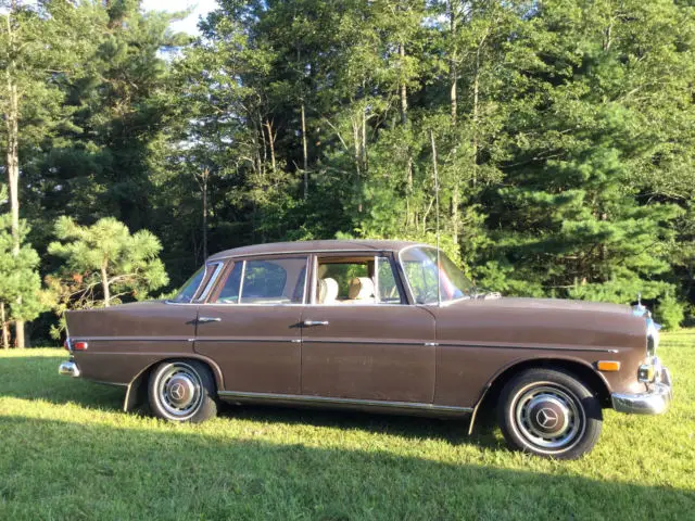 1968 Mercedes-Benz 200-Series all trim