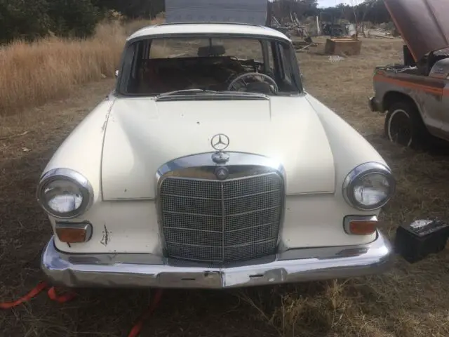 1968 Mercedes-Benz 200-Series Coupe