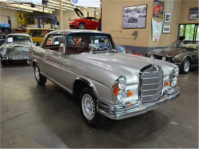 1968 Mercedes-Benz 300 SE Coupe --