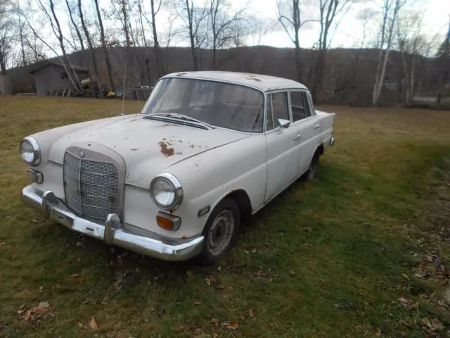 1968 Mercedes-Benz 200-Series