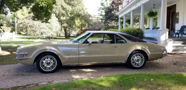 1968 Oldsmobile Toronado Deluxe