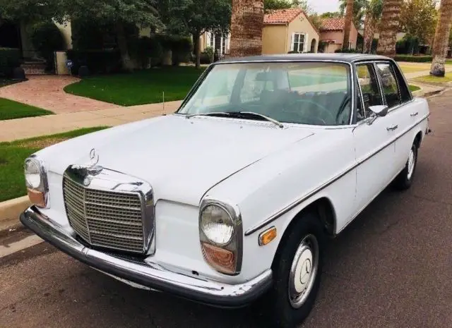 1969 Mercedes-Benz 200-Series 230