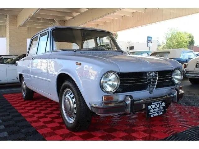 1969 Alfa Romeo Giulia 1300 --