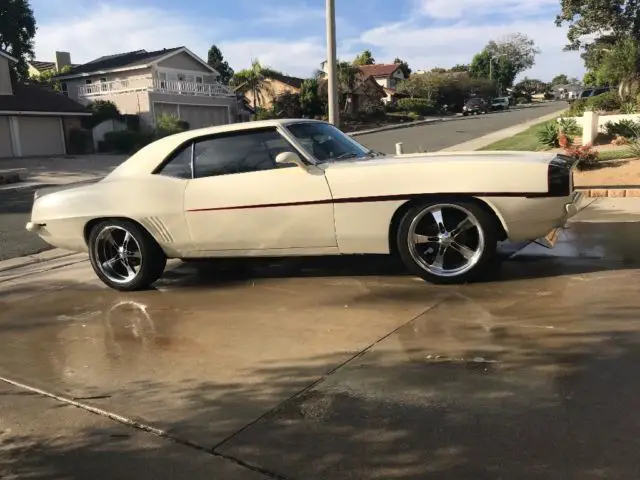 1969 Chevrolet Camaro black/red