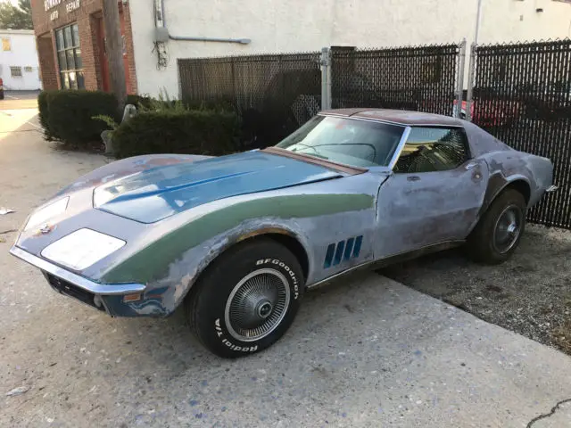 1969 Chevrolet Corvette 4 Speed Stingray