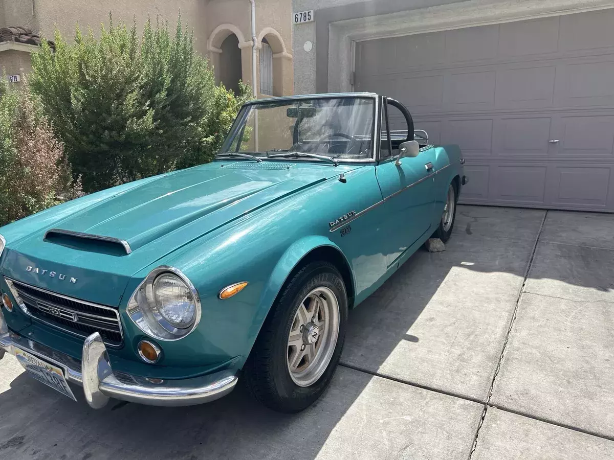 1969 Datsun 2000