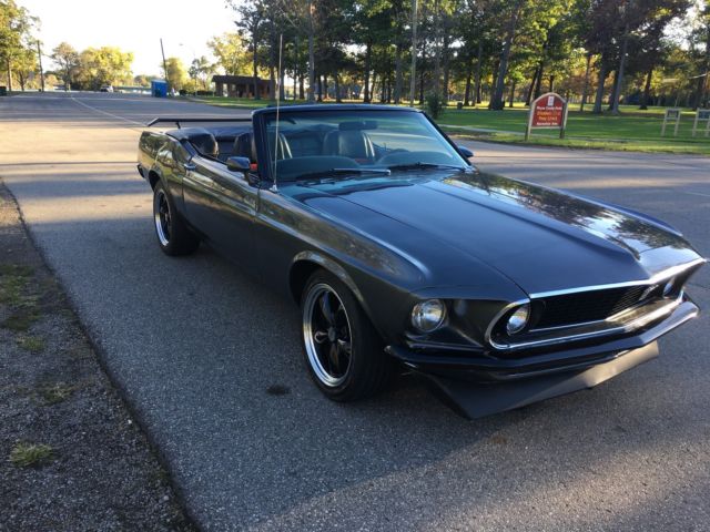 1969 Ford Mustang Deluxe/Mach 1