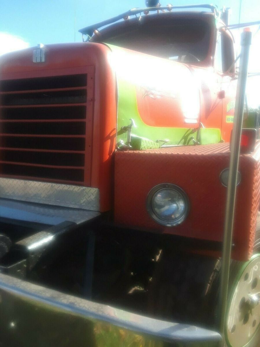 1969 International Harvester 412 CBE TOW TRUCK /  SHOW TRUCK