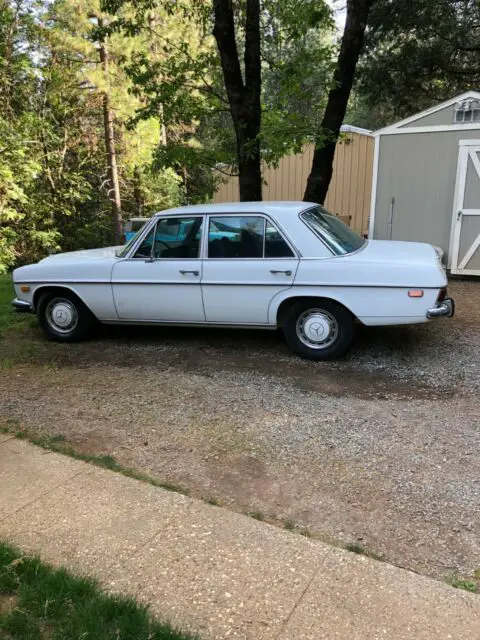 1969 Mercedes-Benz 200-Series