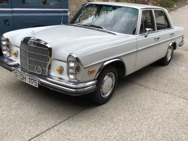 1969 Mercedes-Benz 200-Series