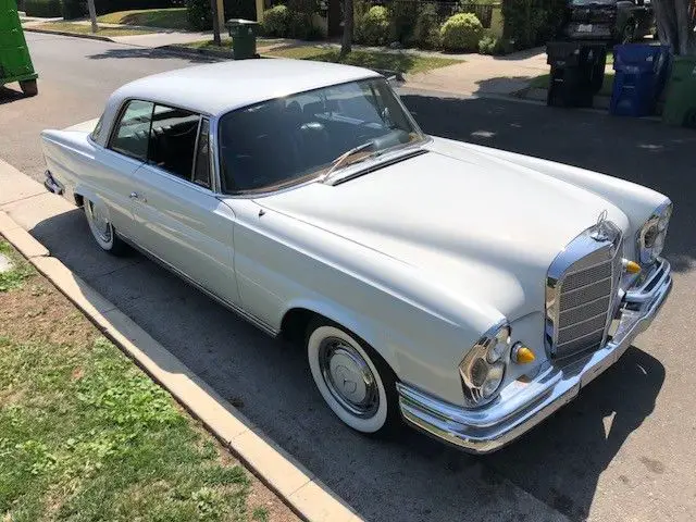 1969 Mercedes-Benz 200-Series