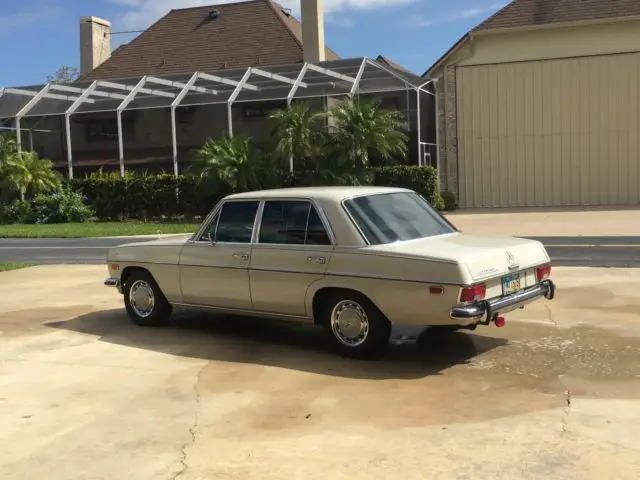 1969 Mercedes-Benz 200-Series sedan