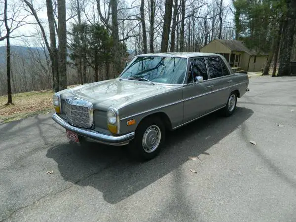 1969 Mercedes-Benz 200-Series