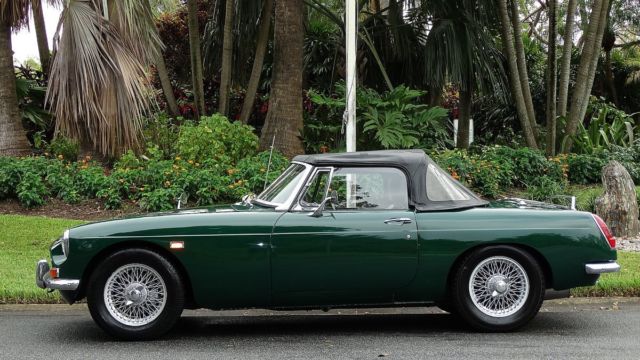 1969 MG MGB RARE HARD TOP AND TONNUE COVER