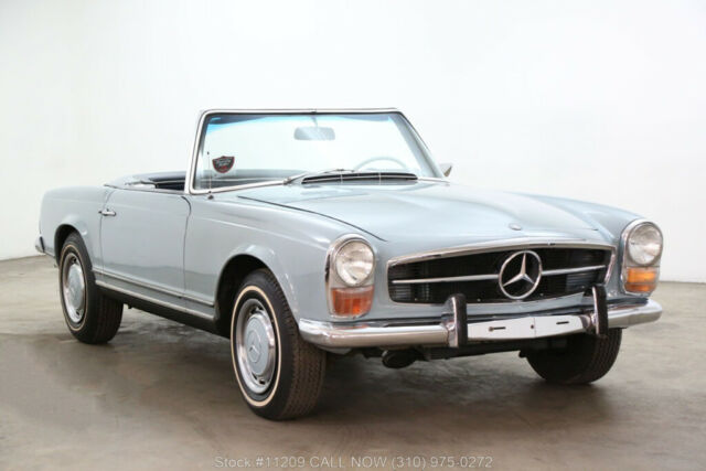 1969 Mercedes-Benz 200-Series Pagoda with 2 tops