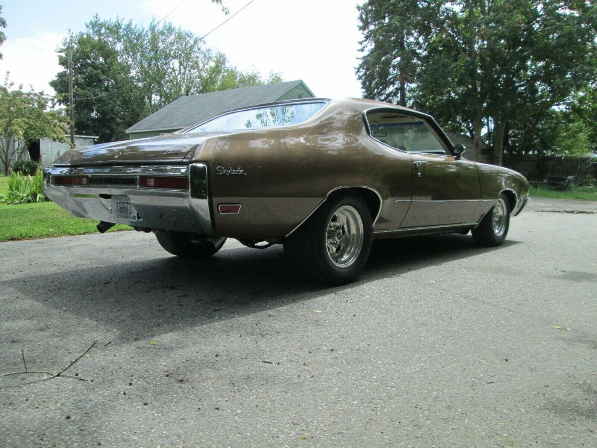 1970 Buick Skylark 2 DR Hardtop