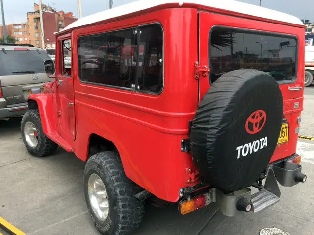 1970 Toyota Land Cruiser Red