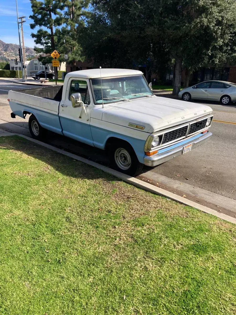 1970 Ford F100 Two tone