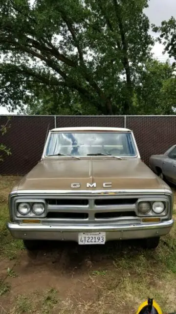 1970 GMC Sierra 2500 Custom camper