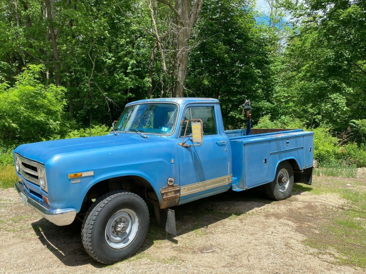 1970 International Harvester 1200D Service Box Bed