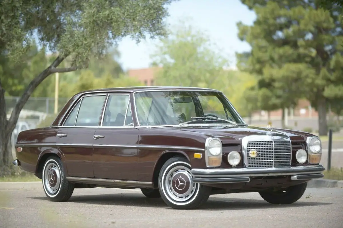 1970 Mercedes-Benz 200-Series SEDAN