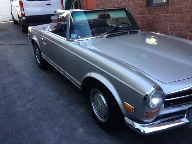 1970 Mercedes-Benz 200-Series