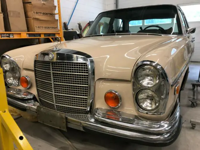 1970 Mercedes-Benz 200-Series SE