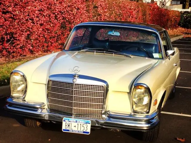 1970 Mercedes-Benz 200-Series