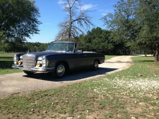 1970 Mercedes-Benz 200-Series