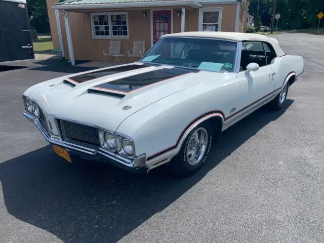 1970 Oldsmobile Cutlass Indy pace car