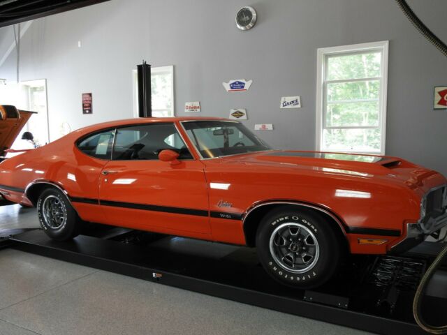 1970 Oldsmobile Cutlass S Holiday Coupe