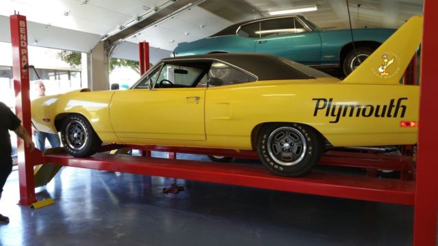 1970 Plymouth Road Runner SUPERBIRD