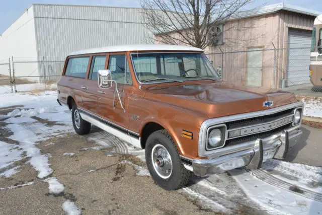 1970 Chevrolet Suburban CUSTOM 10