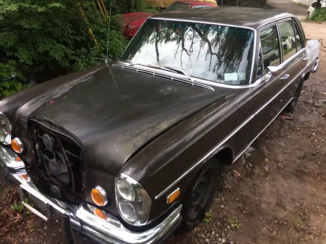 1971 Mercedes-Benz 200-Series