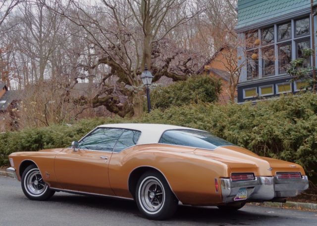 1971 Buick Riviera GS Boat-Tail Coupe with Floor Shifter