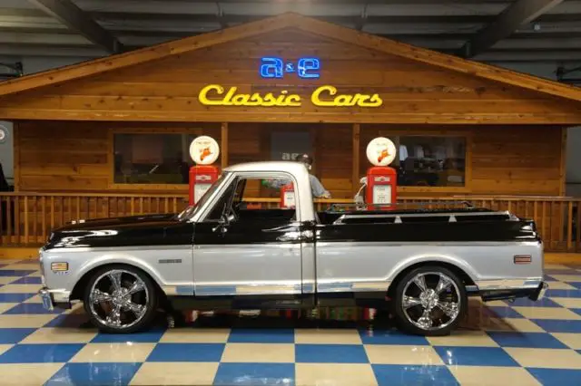 1971 Chevrolet C-10 V8 / Auto / Factory AC / PS