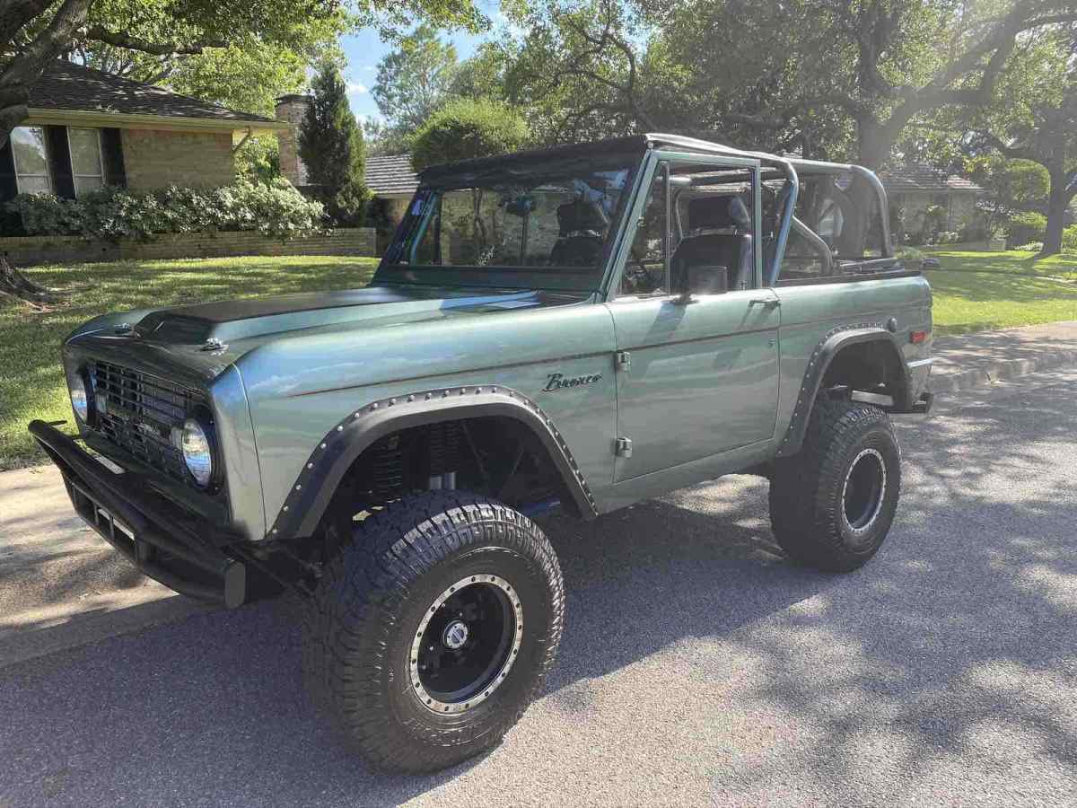 1971 Ford Bronco Premium