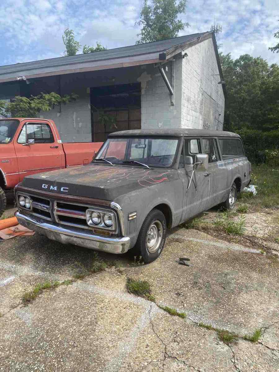 1971 GMC Suburban 3 Door