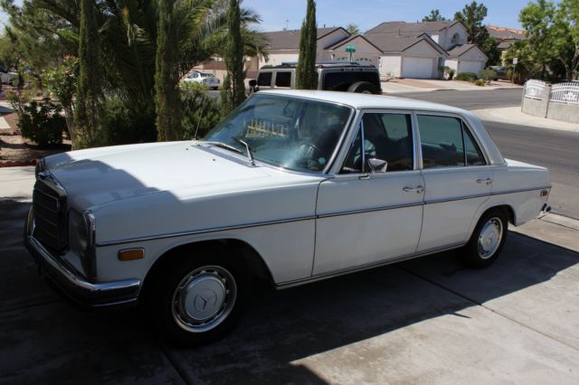 1971 Mercedes-Benz 200-Series