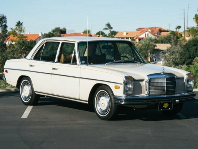 1971 Mercedes-Benz 200-Series 250 Sedan